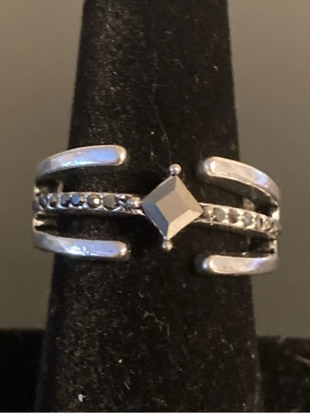 paparazzi Silver-Tone Black Stone Split Band Ring